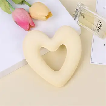 

New 1pc Heart Shape Women Hot Sponge Hair Bun Donuts Hair Hoop Hair Accessories Tool se21