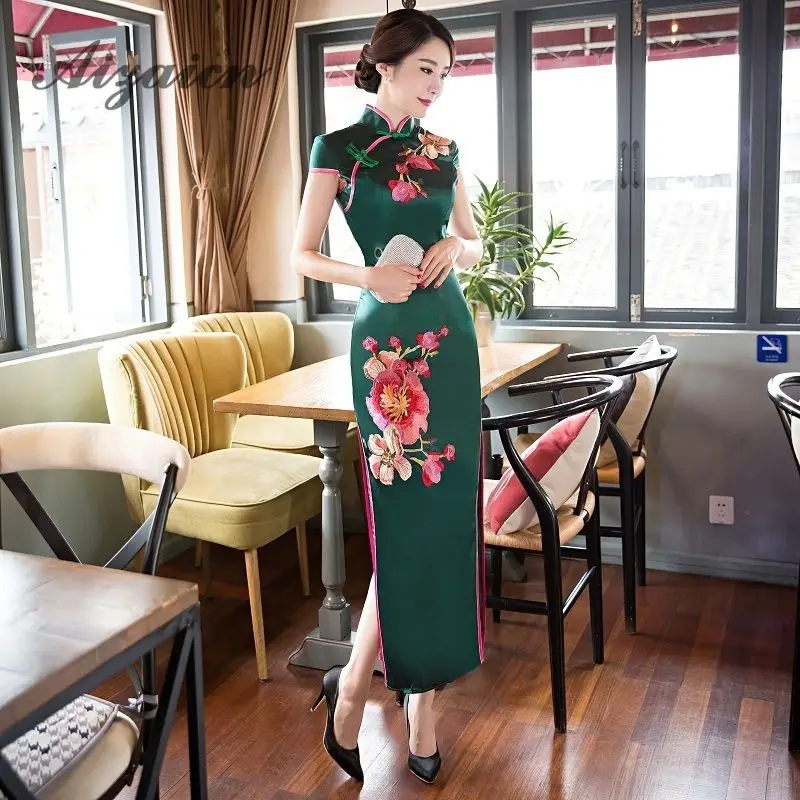 Vestido tradicional chino moderno Vestido de fiesta negro Qipao de seda Sexy Cheongsam bordado Oriental Vestido de noche Vestido QL - 3