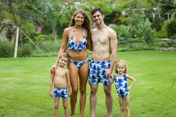 Семейные купальники с принтом гамбургера; пляжные купальники для мамы и меня; плавки для папы и сына; платье в пляжном стиле для мамы и дочки