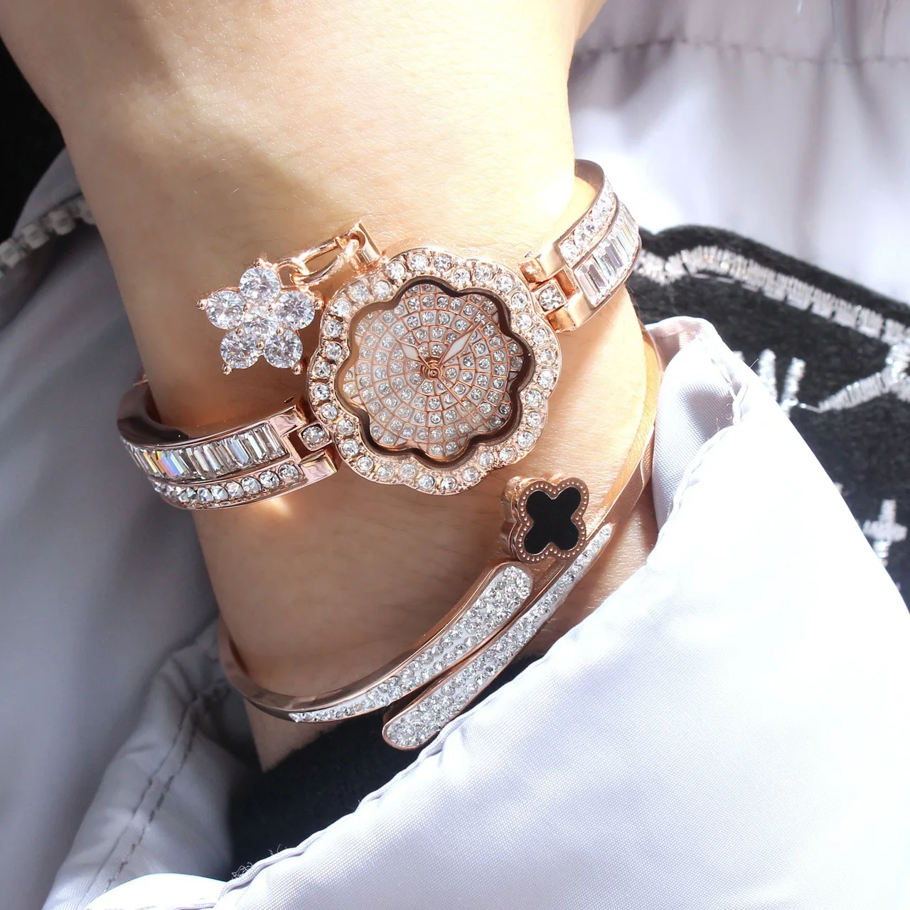 

New fashion personality petals zircon rhinestone bracelet ladies watch