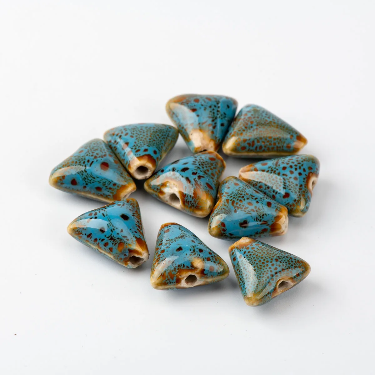 

Triangle Shape DIY Ceramic beads string sell by bags China Ceramics beads 10pieces/lot #A514C