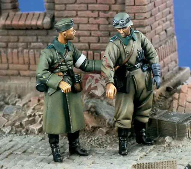 

Unpainted Kit 1/35 Wounded Motorcycle Rider and Medic soldier figure Historical Figure Resin Kit