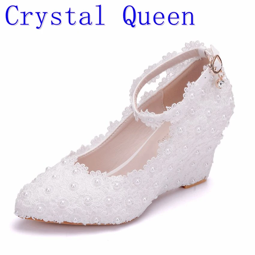 Crystal Queen White Flower Wedding Shoes Lace Pearl High Heels Sweet Bride Dress Shoes Beading Wedges Shoes 8cm Women Pumps цена Crystal Queen White Flower Wedding Shoes Lace Pearl High Heels Sweet Bride Dress Shoes Beading Wedges Shoes 8cm Women Pumps цены онлайн