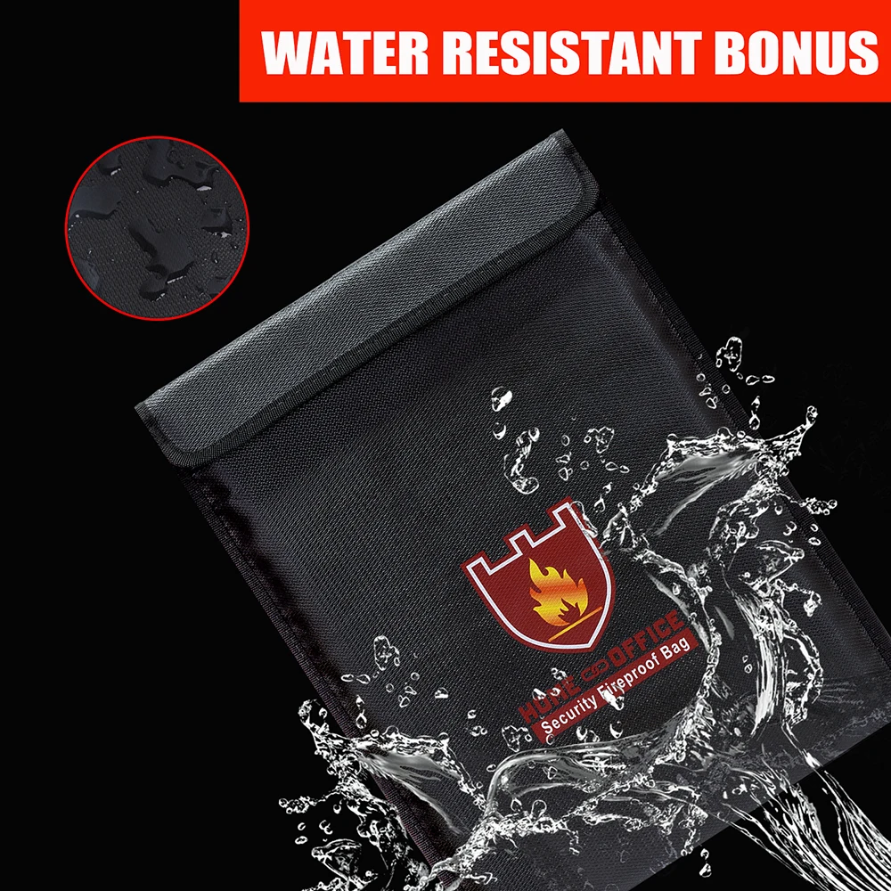 Sac ignifuge et étanche pour documents avec documents à l'intérieur, démonstration de protection.