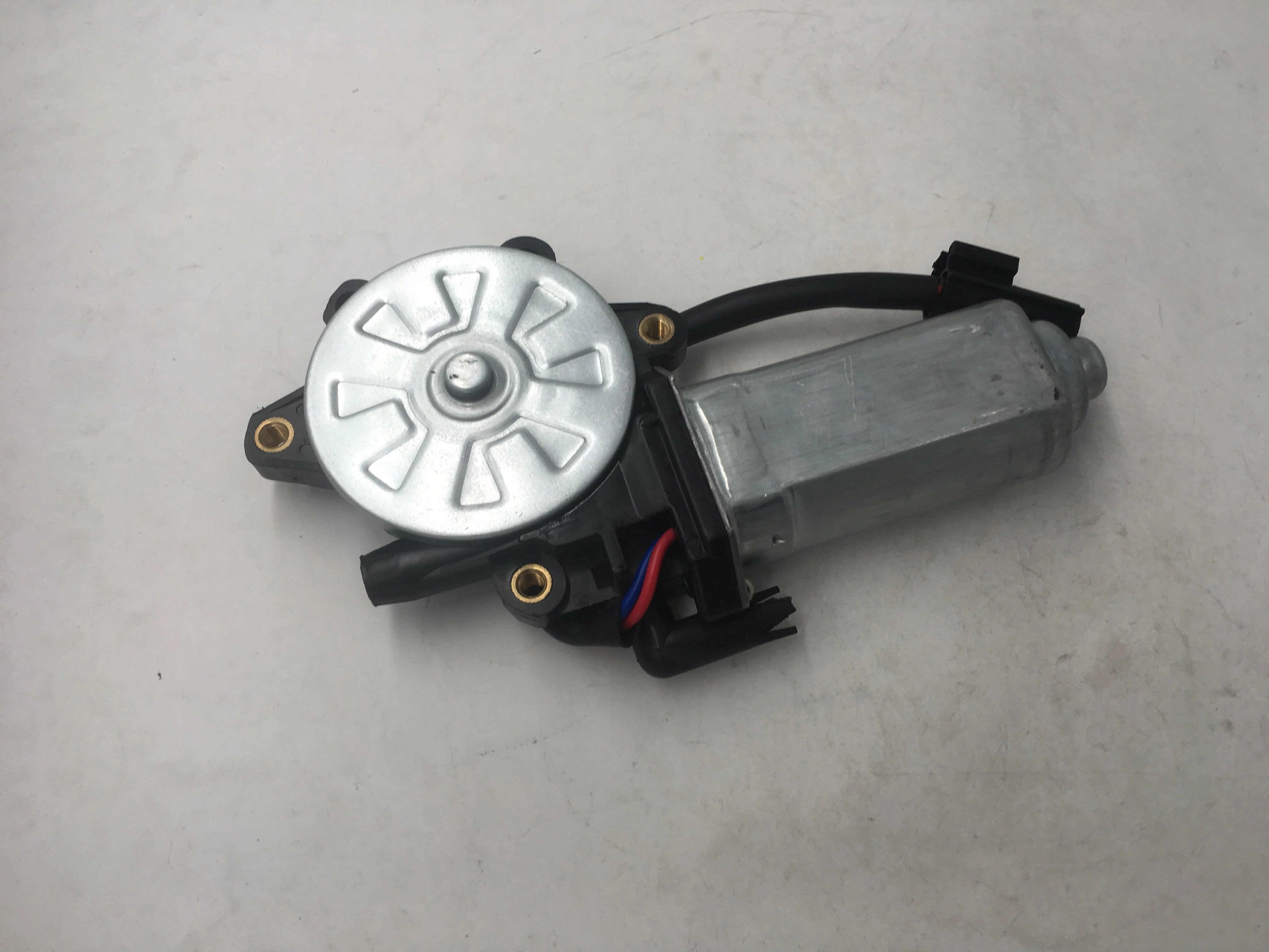LAND ROVER DISCOVERY 2 FRONT RIGHT HAND WINDOW REGULATOR MOTOR CUR100440