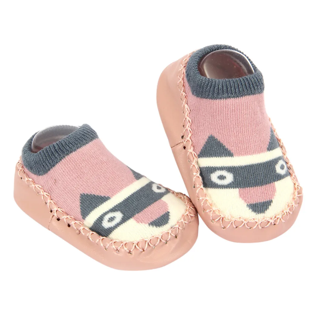 2 пары осенне-зимних детских ботинок для новорожденных мальчиков и девочек, носки-тапочки с рисунками из мультфильмов нескользящие носки для малышей, обувь для первых прогулок