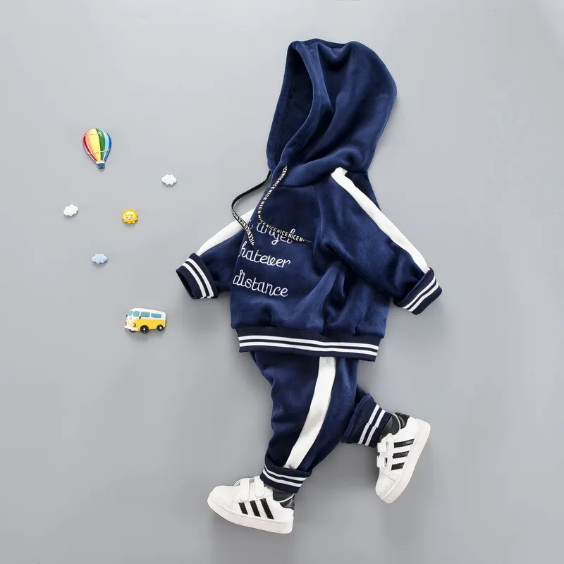 Goedkoop 2020 Herfst Winter Baby Meisjes Jongens Kleding Sets Kinderen Casual Brief Hooded Thicken Fluwelen T shirt Kinderen Sport Pak kleding