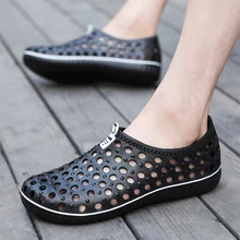 Мужские сандалии; Новое поступление года; Летняя обувь; мягкие пляжные сандалии; повседневные сандалии с закрытым носком; мужская обувь с отверстиями; размеры 39-44