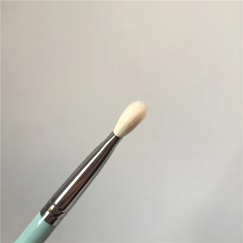 Lydia T-Series T-5 Eyeshadow Brush _ 2
