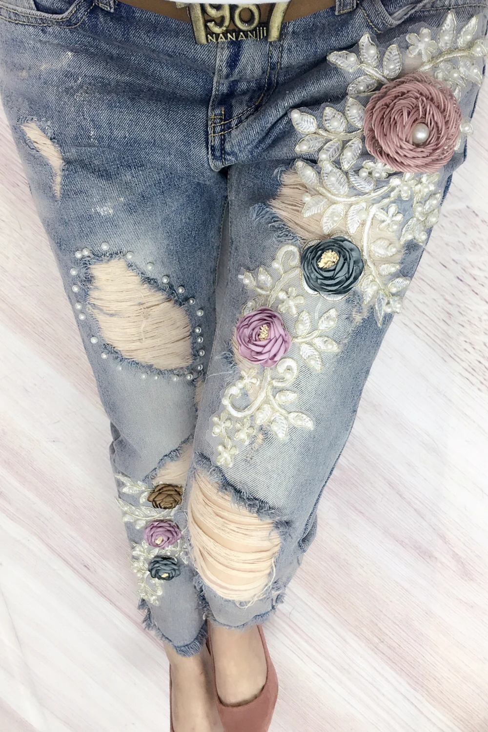 Vintage floral pattern embroidery hole washed ripped bleached slim