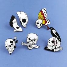 Broche de esqueleto de calavera blanco y negro mariposa Rosa cuchillo libro de cuervos calavera amor y la muerte insignias de la solapa del cráneo joyería de calaveras