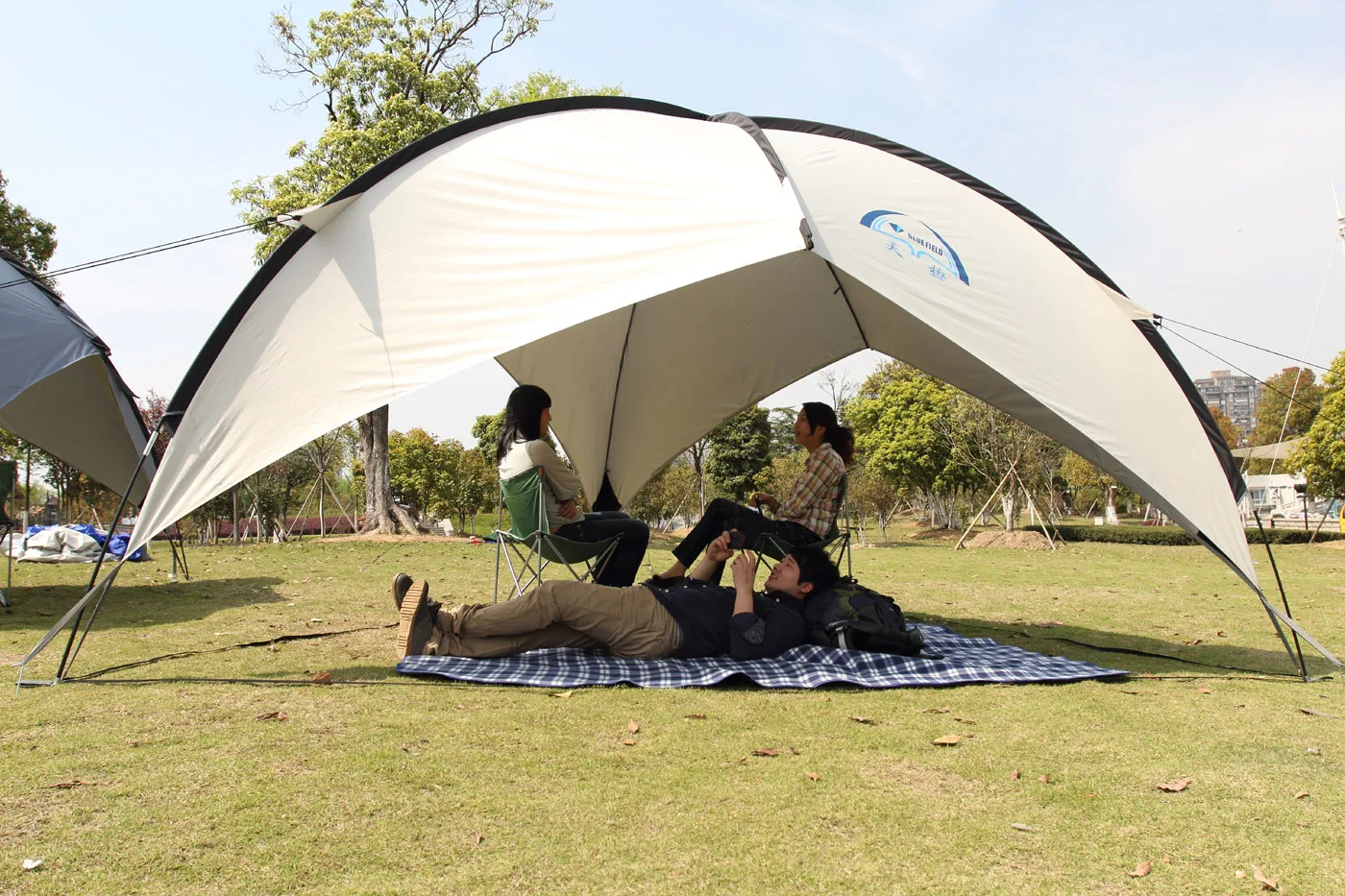 2015 New Arrival Sun Shelter Party Tent Camping Beach Tent Tents