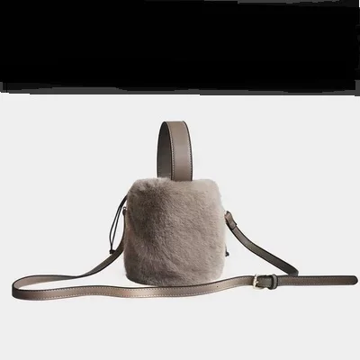 

Women's bag 2018 autumn and winter new Sen retro retro mini bag shoulder slung small bag pumping bucket bag