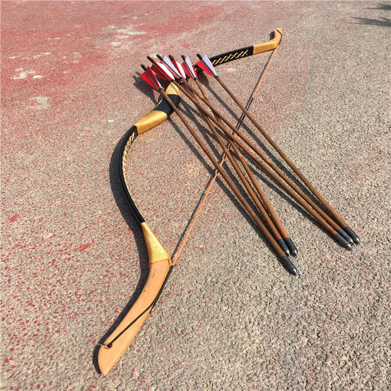 Дерево со стрелами. Лук со стрелами настоящий. Охота с луком. Лук и стрелы эстетика средневековья. Лук для охоты деревянный.