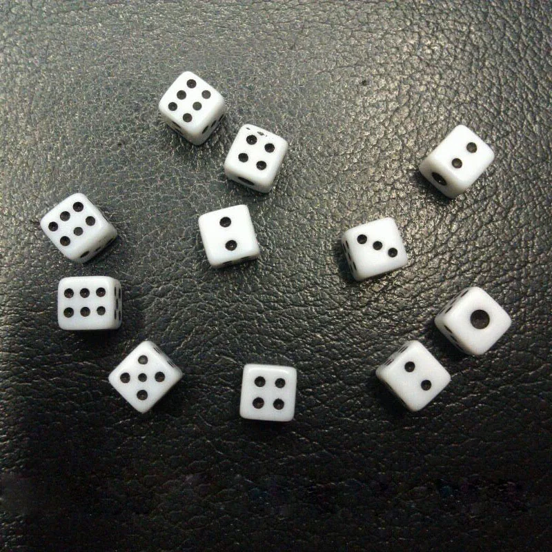 50 Pieces Dices 8mm Plastic White Gaming Dice Standard Six Sided Decider Birthday Parties Board Game Wholesale