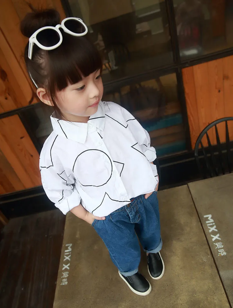Модная детская белая блузка для девочек возрастом от 2 до 7 лет хлопковая рубашка с длинными рукавами летучая мышь для маленьких девочек осенний стиль отложной воротник