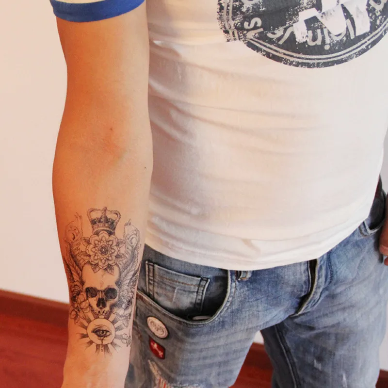 Тату 10 15. Тату 10 см пример. Тату 10 см. Татуировки для девушек на ноге. Современные тату для девушек.