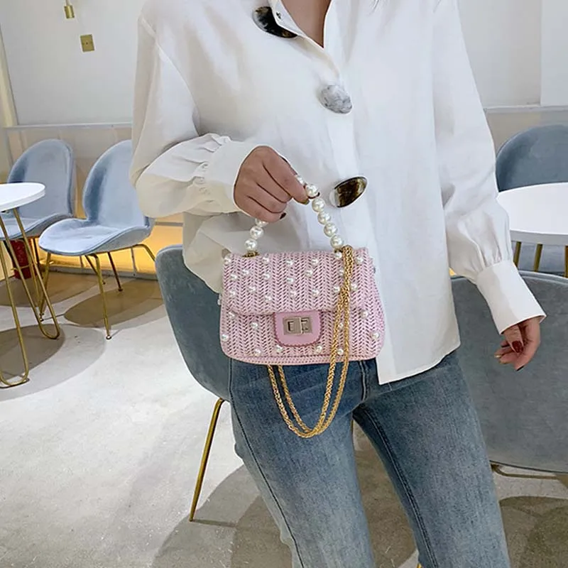 Новые соломенные сумки для женщин, сумка-мессенджер на одно плечо, корейские сумки с жемчужными ручками, женская сумочка на цепочке, маленькая квадратная сумка с клапаном