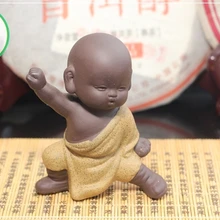 Чайная фигурка для набора Кунг Фу Ча Молодой монах в боевой стойке(жёлтая одежда