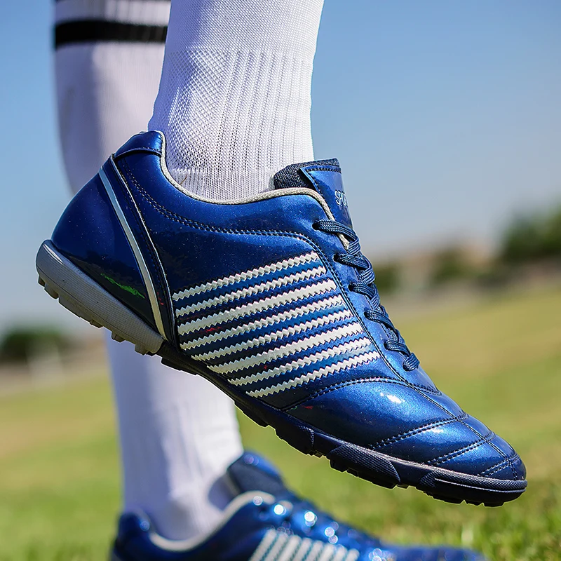 2018 New Styles Stripes Turf Soccer Shoes for Adults Mens Football Shoe