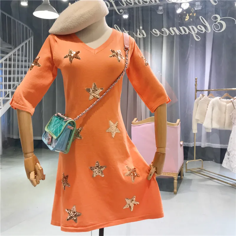 Женское трикотажное платье ALPHALMODA облегающее с коротким рукавом и треугольным