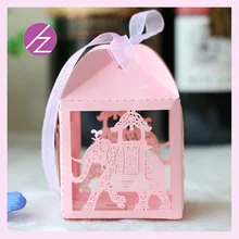 50 шт./лот на заказ элегантная вырезанная лазером свадьба конфеты подарок бумажная упаковочная коробка конфет/коробка торта блестящая золотистая фольга TH-67