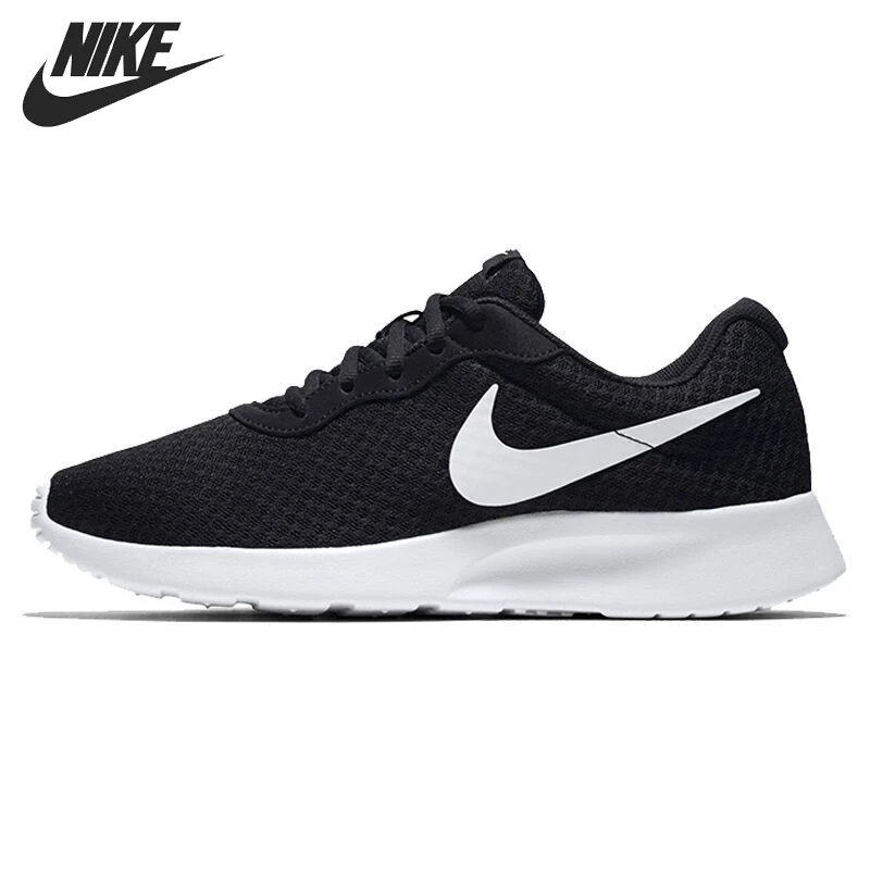 are nike tanjun running shoes