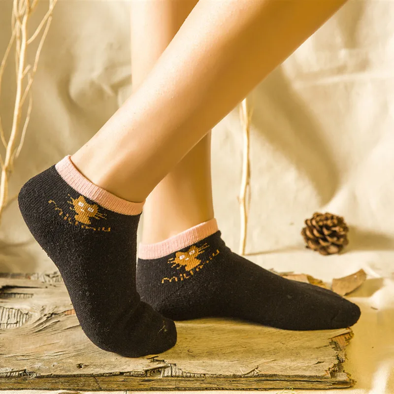 

High Quality Women Winter Vintage Breathable Animal Cat Socks Thicken Warm Female Fashion Patchwork Retro thermal Cotton Socks