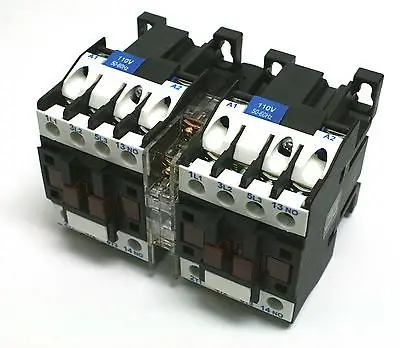 Реверсивный пускатель с механической блокировкой 65 а. Контактор cjx2. Контактор реверсивный с механической блокировкой 500 а кэаз. ). Реверсивный контактор с механической блокировкой.