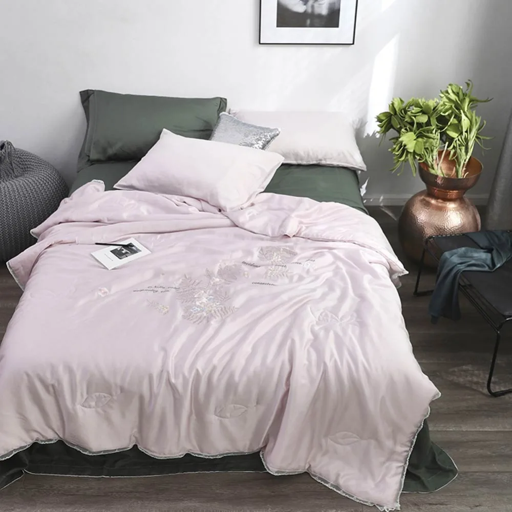 

2019 Fresh Light Pink Lace Air-condition Thin Summer Quilt Embroidery Comforter Artificial Silk Fabric Polyester Queen Size