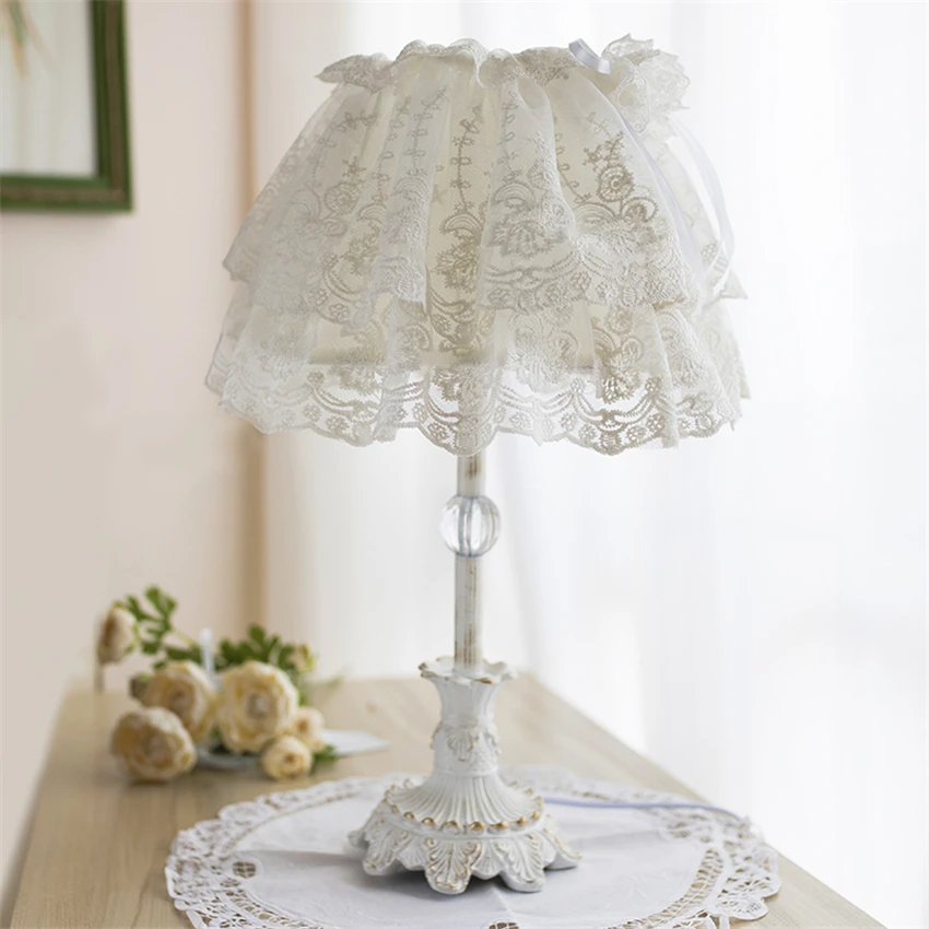 

Princess Girl Korean Fabric Lace Table Lamps Warm Children Room Nordic Style Bedroom Bedside Desk Lights Decorative Fixtures