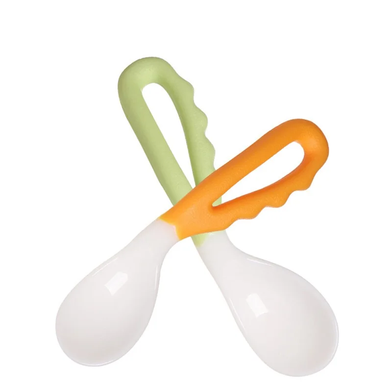 

2 pcs Baby spoon solid feeding bending infant supplies pacifier eating by self exercise take spoons curved flatware tableware