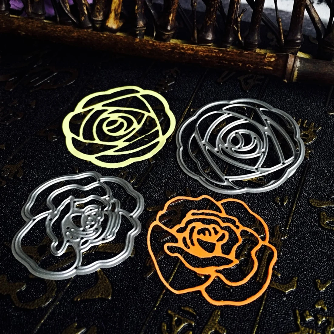 

1pcs Rose Flower Metal Cutting Dies Stencils For Scrapbooking Photo Album Decoration Embossing Paper Card Craft Template