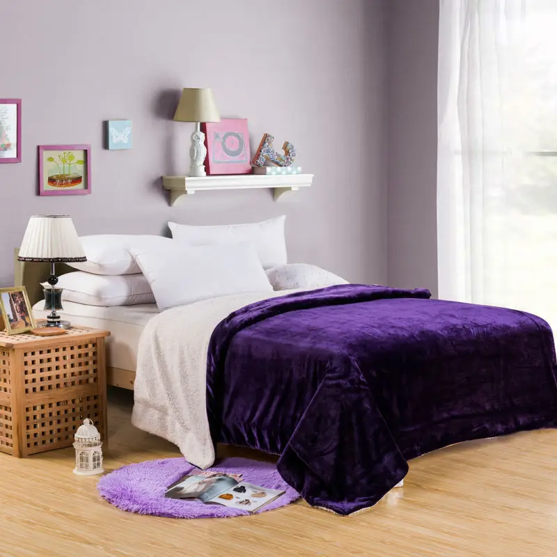 Будто фиолетовое покрывало троп. Плед фиолетовый. Покрывало "маджента" 200*220 трикот. Кровать с фиолетовым одеялом. Покрывало серое с фиолетовым.