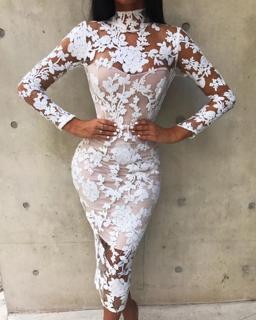 

2018 autumn and winter new long-sleeved lace perspective bandage dress birthday party dress can be mailed to the world