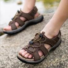 Sandalias de los hombres 2017 verano transpirable de alta calidad sandalias de cuero genuino hombres zapatos cómodos planos ocasionales de playa del verano para los hombres