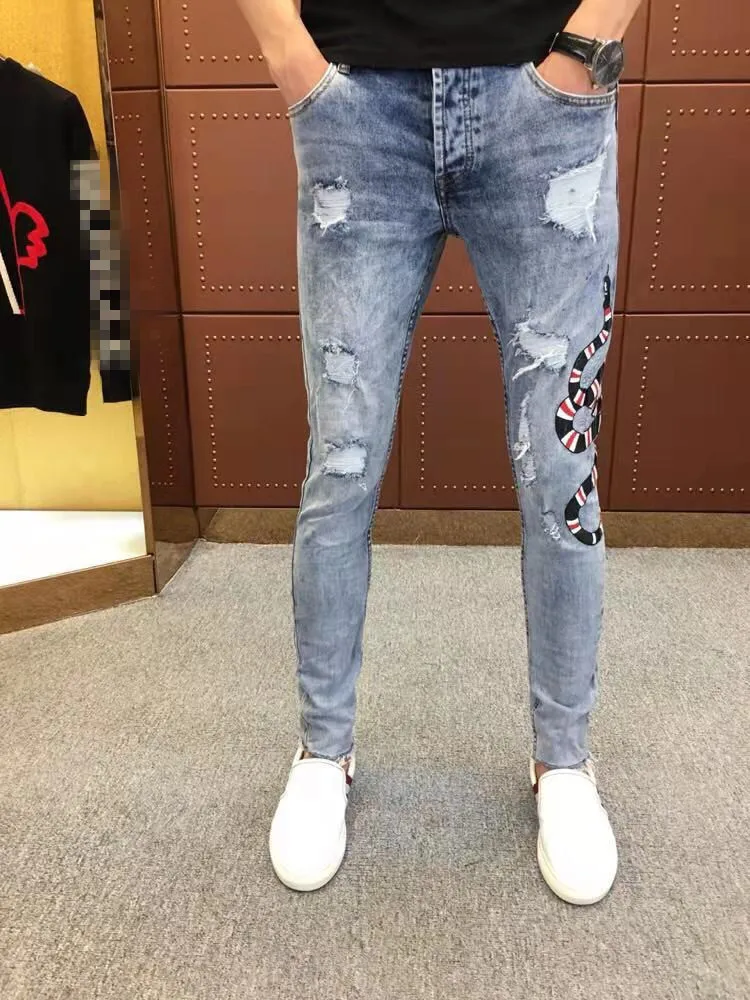 Модные Для мужчин джинсы 2019 взлетно-посадочной полосы роскошь известный бренд Европейский дизайн вечерние стиль Мужская одежда WD02220