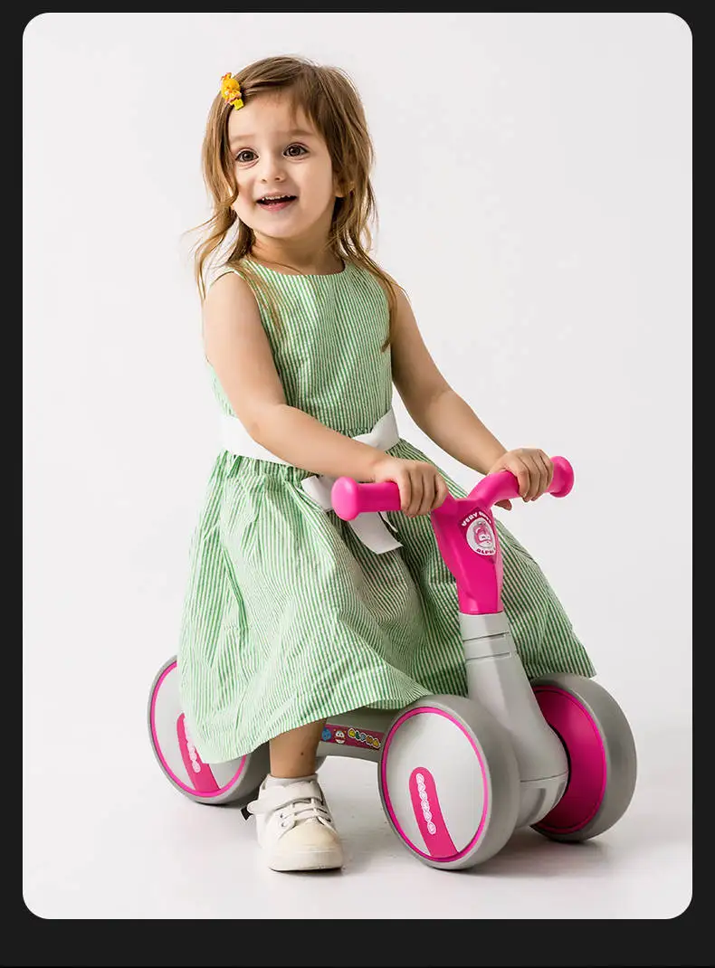 Новинка года, детский четырехколесный игрушечный автомобиль для малышей, ультра-светильник, нескользящий, уплотненный, расширенный, универсальный, для мальчиков и девочек