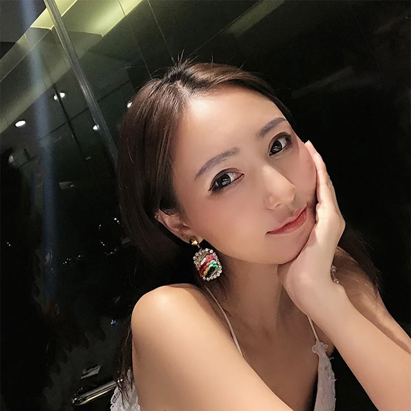 MENGJIQIAO Новые корейские асимметричные красочные блестящие серьги-капли с блестками для женщин, длинные серьги с кристаллами и кисточками, праздничные ювелирные изделия