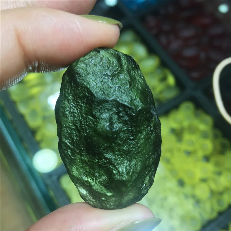 Moldavite Чешский метеорит ударные стеклянные бусины необработанный камень кристалл энергетический камень 1 шт