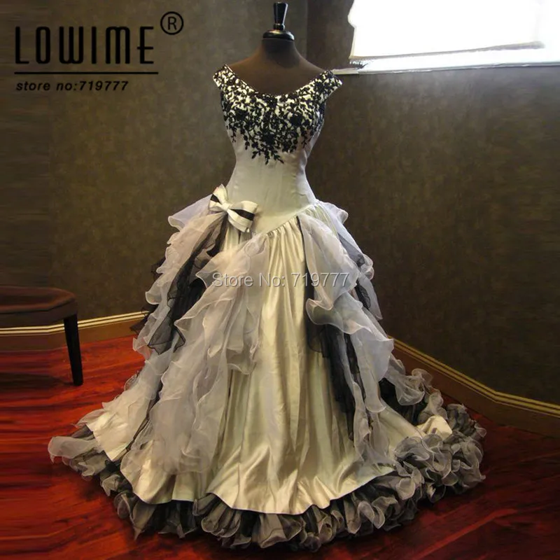 

Real Image Gothic Camo Wedding Dresses Vestidos De Novia With Black Applique Bridal Gowns 2018 New Coming Vintage Wedding Gowns
