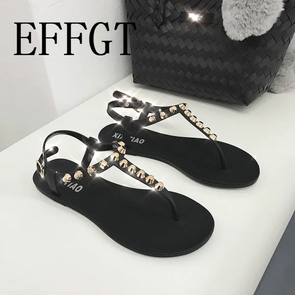 

EFFGT 2019 New Summer Women Flat Sandals Women Casual Rivet Solid Buckle Strap Plastic Jelly Shoes Beach Flip Flops Sandals C717