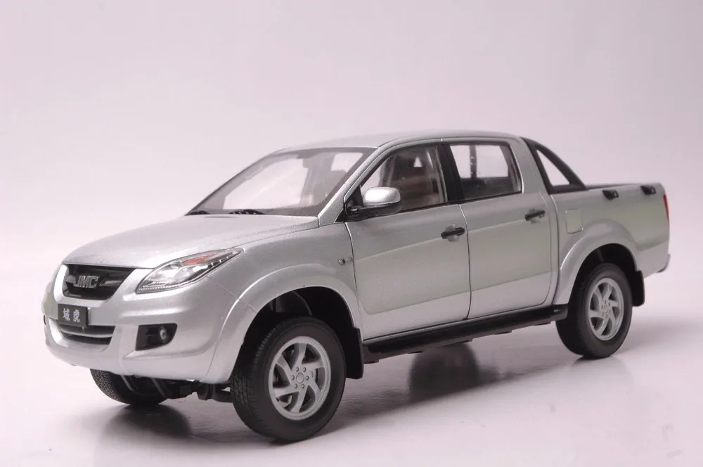 

1:18 Diecast Model for JMC Yuhu Silver Pickup Alloy Toy Car Miniature Collection Gift Trunk China Brand