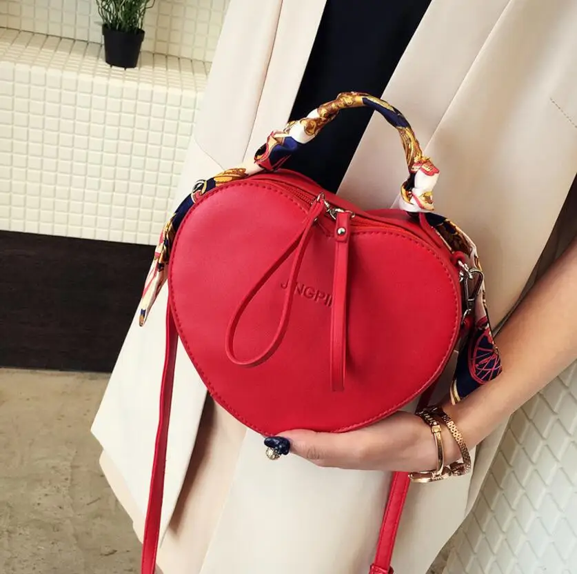 

New woman Bag Personality Peach Heart Packet New Trend Silk Scarf Handbag Shoulder Messenger Bag