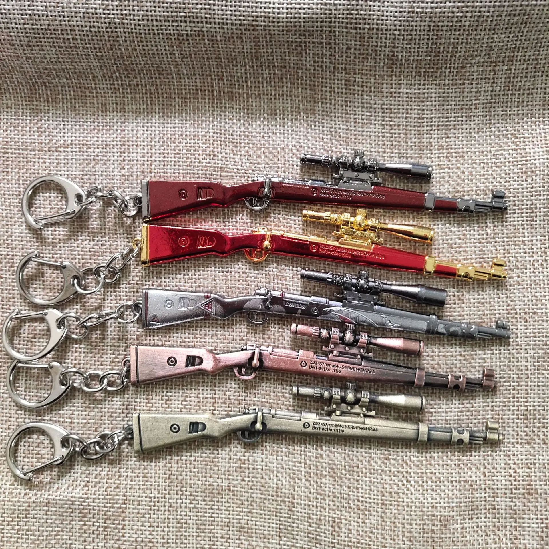 

PUBG Keychain AWM 98K Pan ALL Rifle Model Playerunknown's Battlegrounds Key Chain Cosplay Props Alloy Armor key ring 2019 AK M6