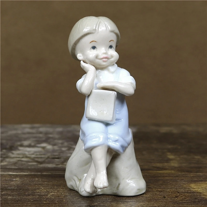 Миниатюрная керамическая фигурка мальчика школьника из фарфора|crafts|craft buttonsfurnished