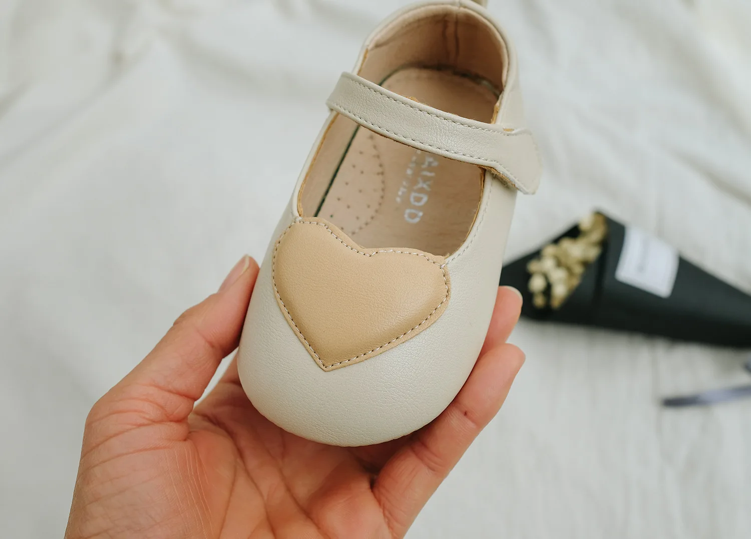 Мокасины для малышей; детская обувь; Милая обувь для малышей; обувь принцессы в форме сердца; мягкая подошва; детская обувь на плоской подошве; кожаная обувь для маленьких девочек