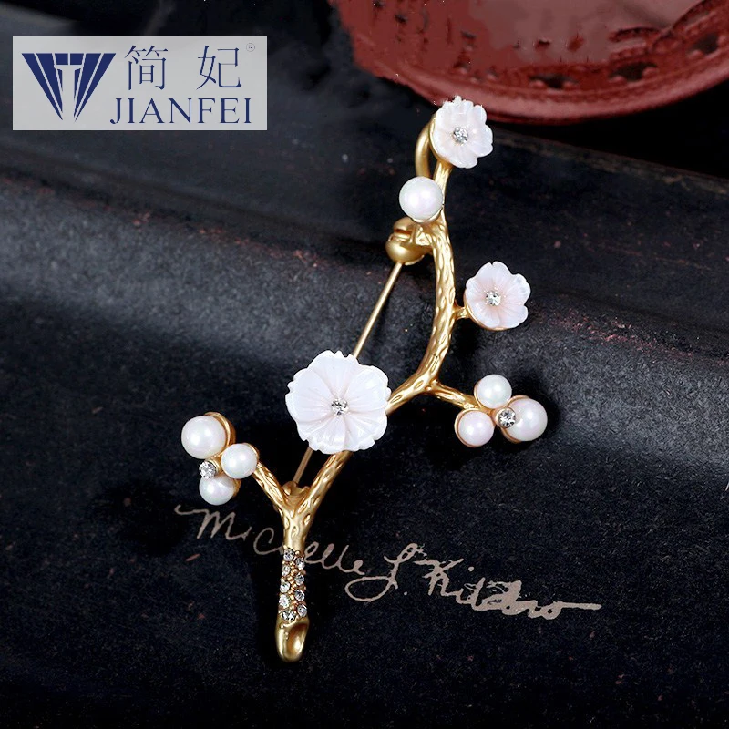 

Plum blossom Shape Pattern Stylish Women Brooches 1