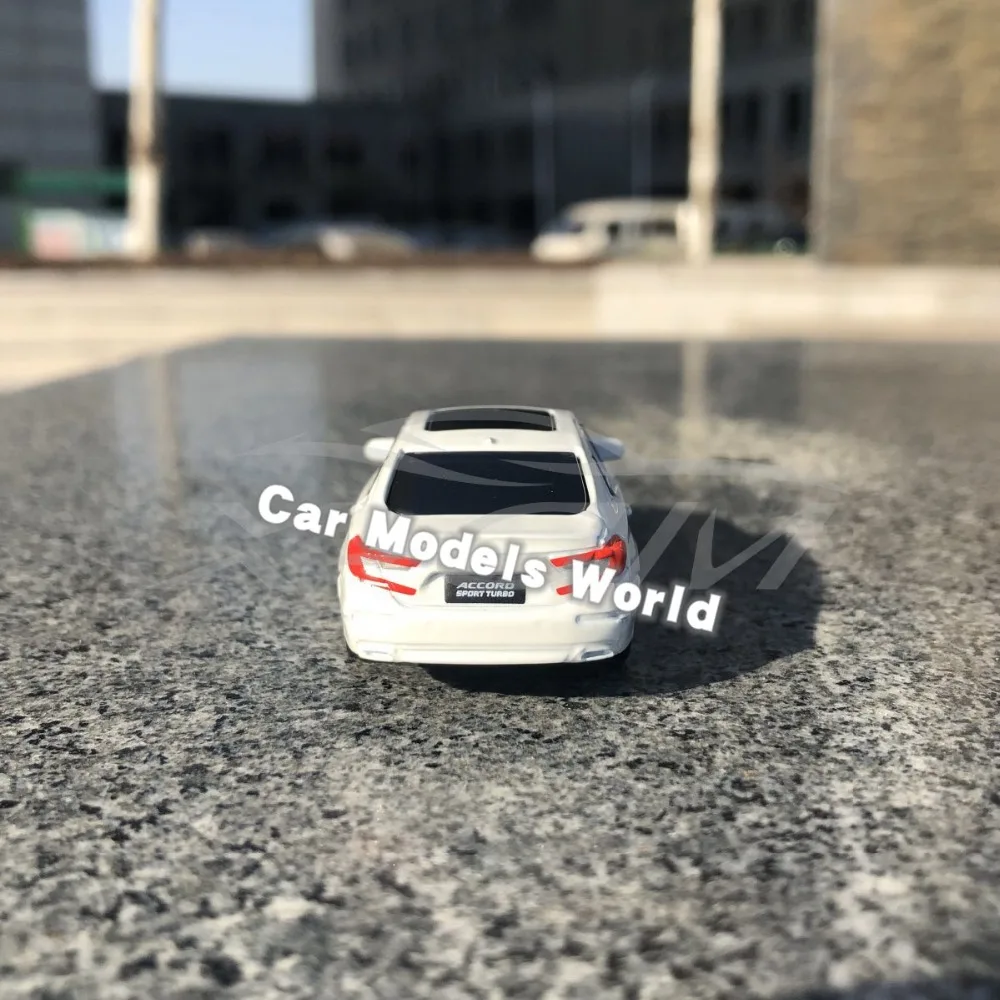 Модель литая автомобиля Accord для Sport Turbo 1:64 (белый) + небольшой подарок!|Наземный