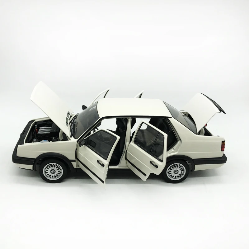Diecaste 1:18 Модель автомобиля 1989 металл высокая имитация Volkswagen red Jetta GT двери автомобиля может открыть Коллекция игрушечных автомобилей